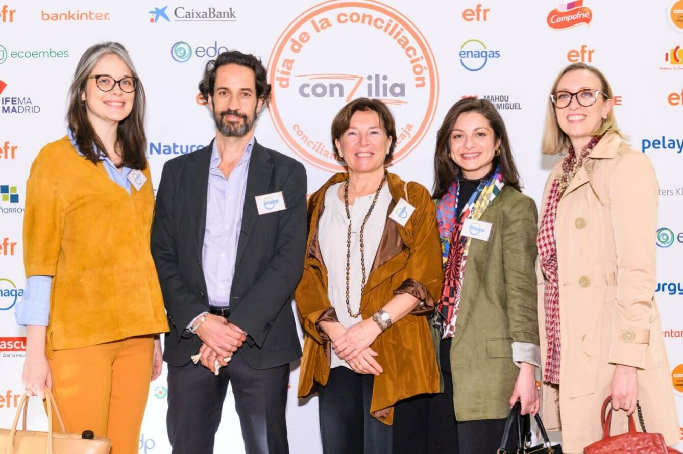 Enagás professionals during an event